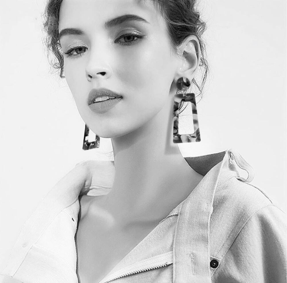 Mosaic Black/White Resin Statement Earrings 1A5-RADE070